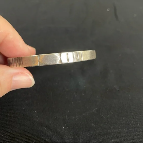 Vintage Mid-Century North African Silver Bangle Bracelet - Picture 6 of 9